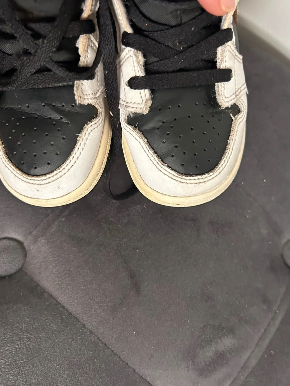 Nike Air Jordan 1 Retro Boys Size 8C Black Athletic Basketball Shoes Sneakers